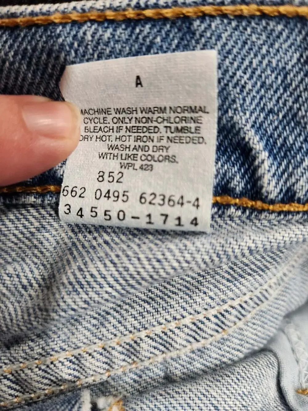 Vintage Levi's 550 Relaxed Fit Denim Shorts Men's Size 36